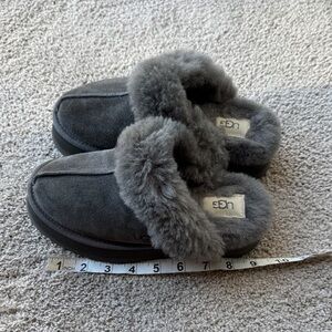 UGG Wmns sz 5 (kids 3) Charcoal grey Slippers